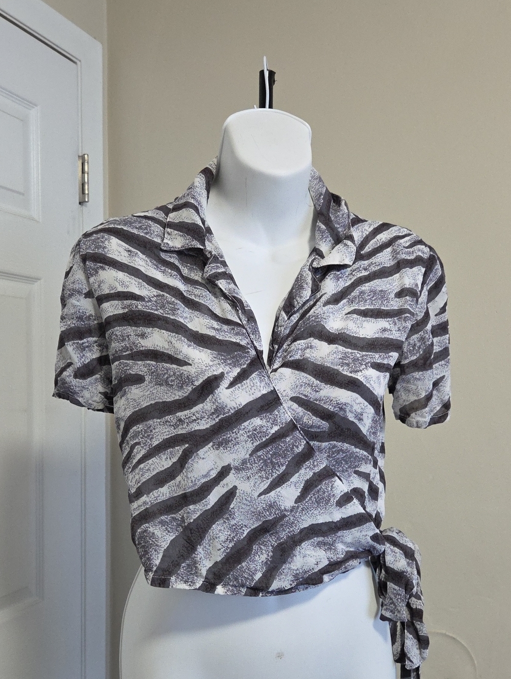 Together Grat & White Zebra-Print Tie-Front Blouse
